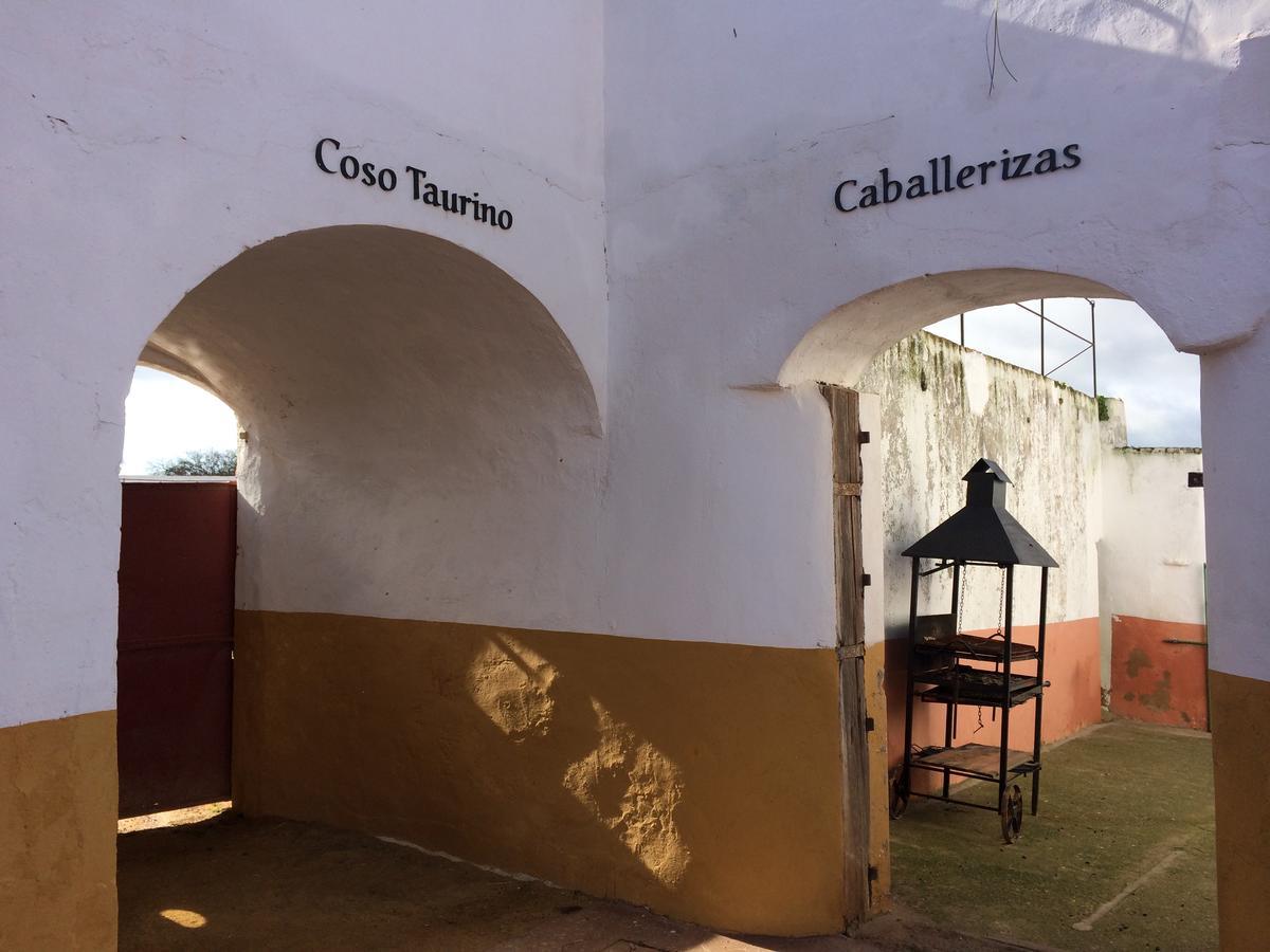 Hotel La Giralda Burguillos Del Cerro Buitenkant foto