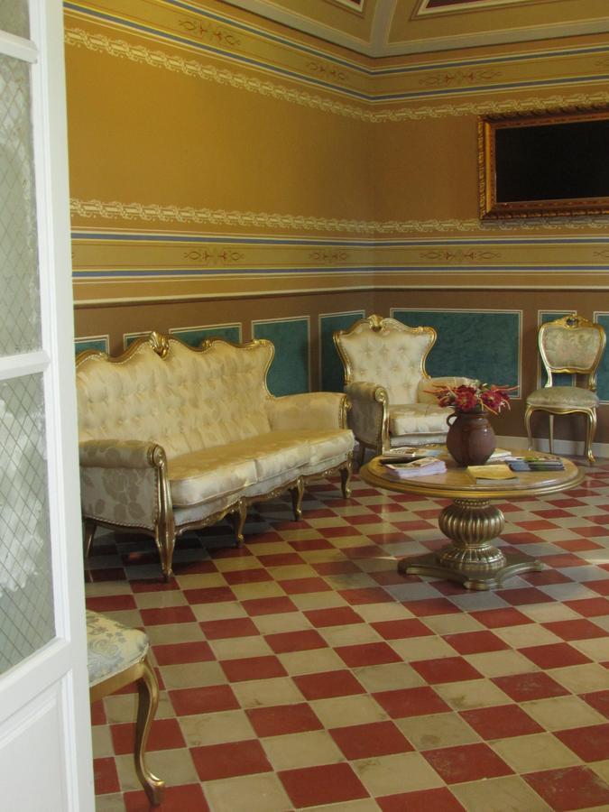 Hotel La Giralda Burguillos Del Cerro Buitenkant foto