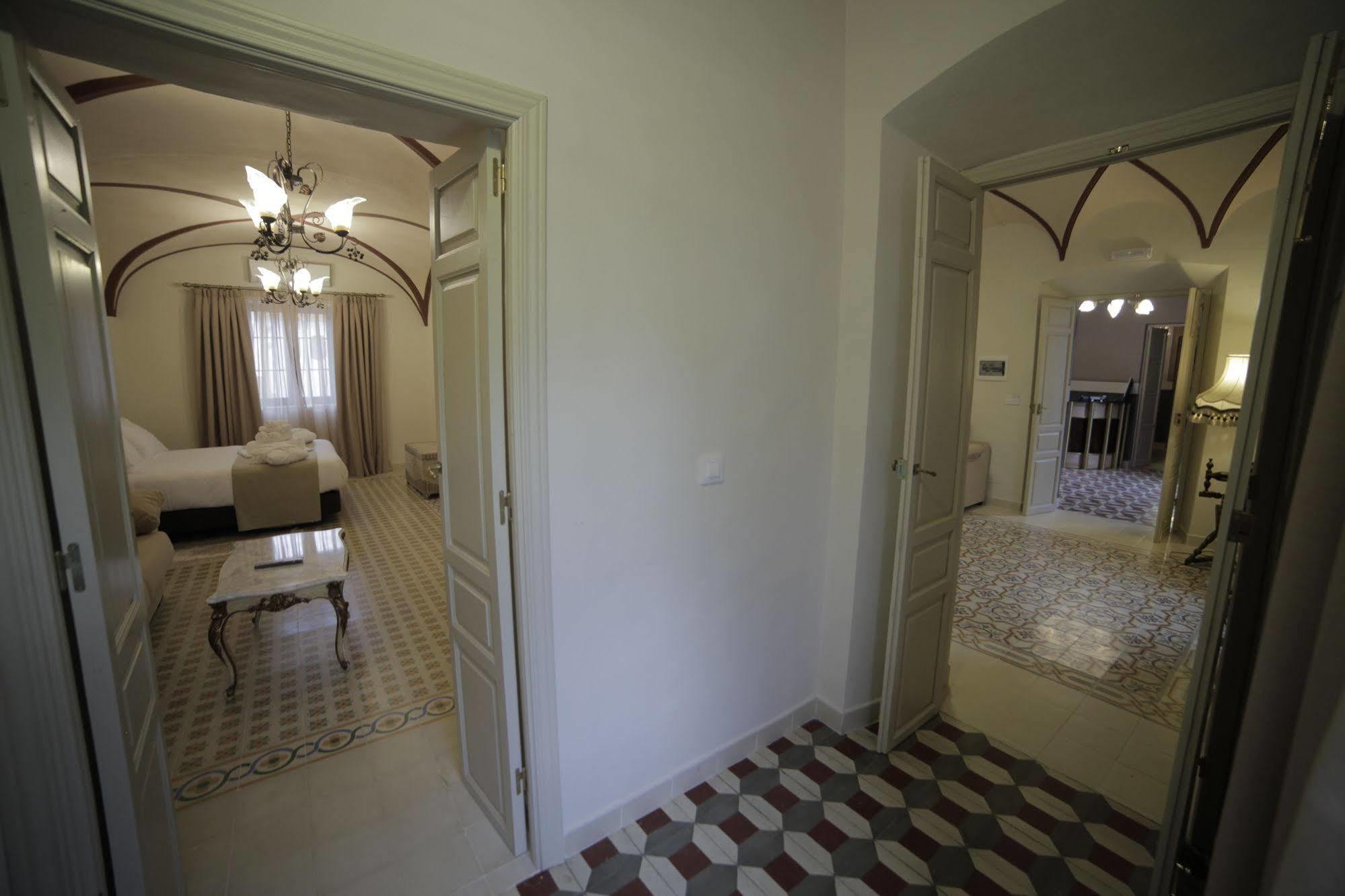 Hotel La Giralda Burguillos Del Cerro Buitenkant foto