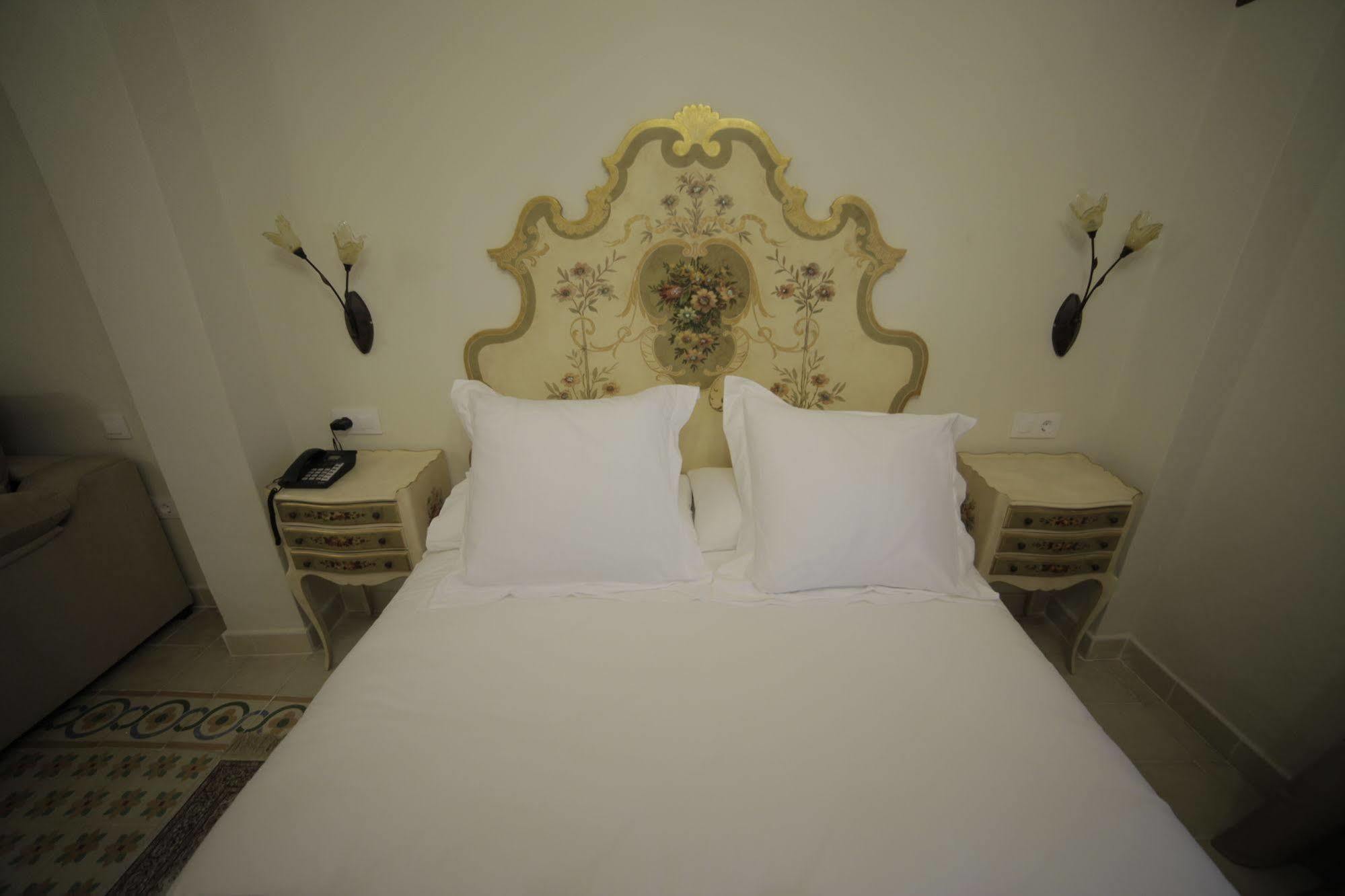 Hotel La Giralda Burguillos Del Cerro Buitenkant foto