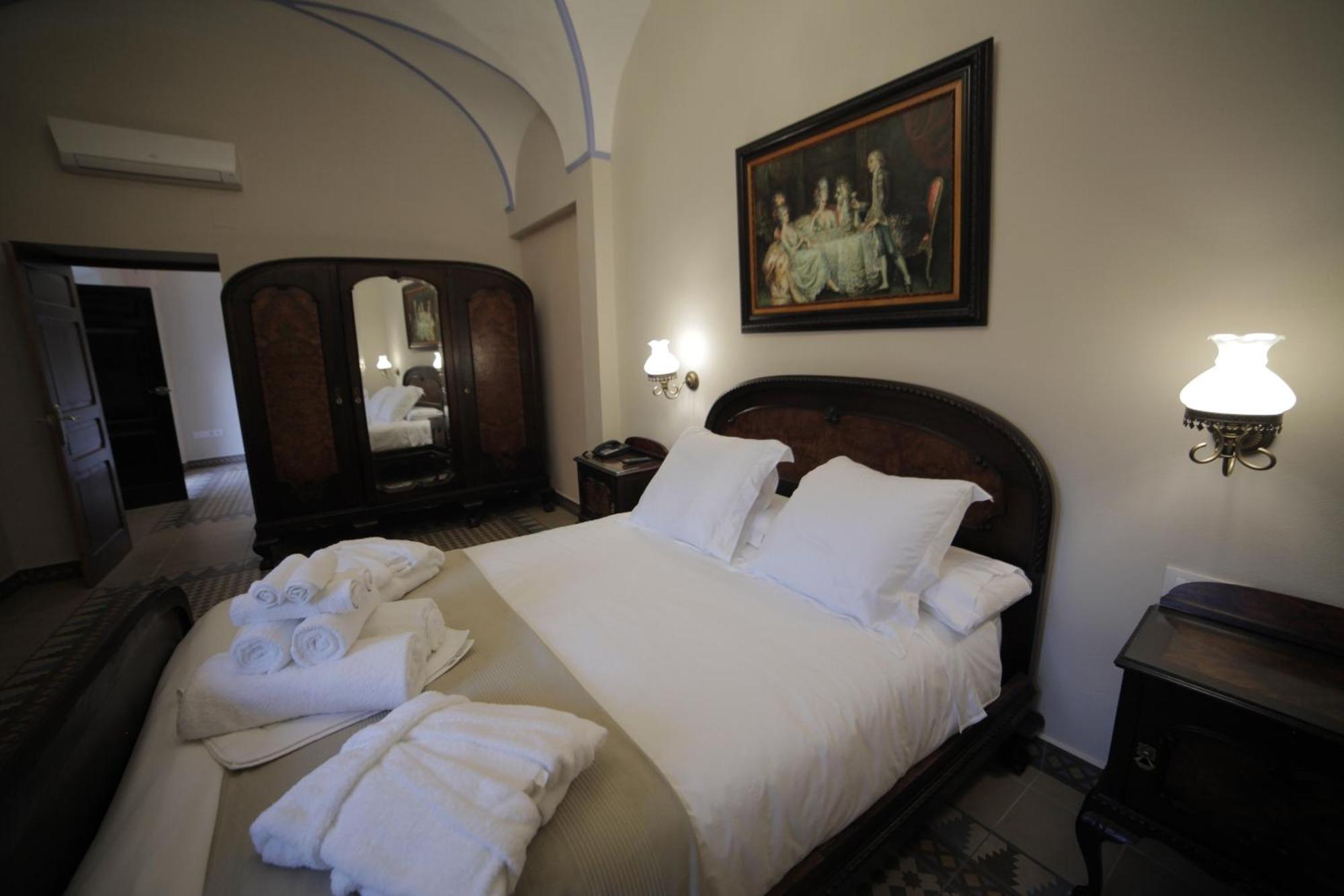 Hotel La Giralda Burguillos Del Cerro Buitenkant foto
