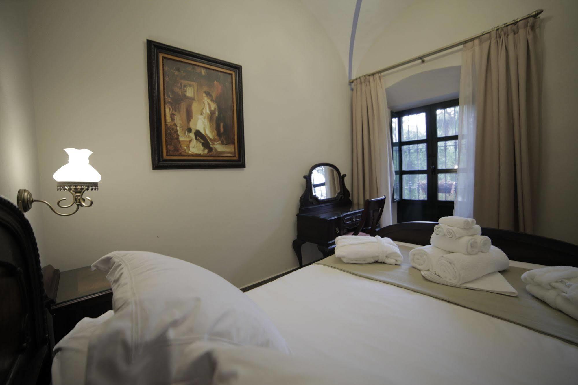 Hotel La Giralda Burguillos Del Cerro Buitenkant foto