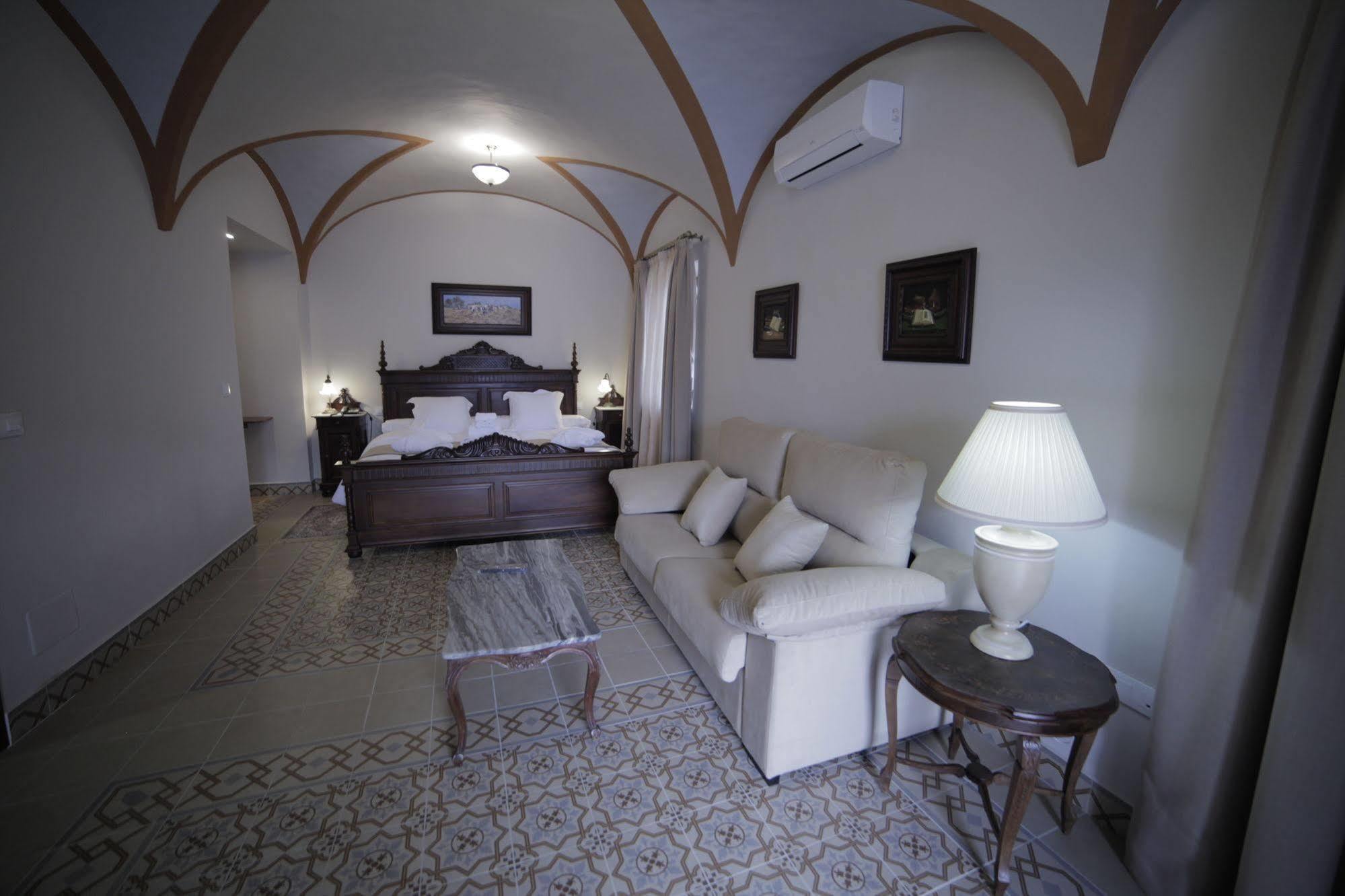 Hotel La Giralda Burguillos Del Cerro Buitenkant foto